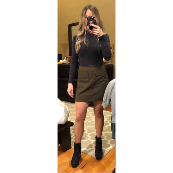 Patch Pocket Mini Skirt - Picture 3 of 6